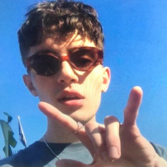 Meet your Posher, Elton - Picture 1 of 1